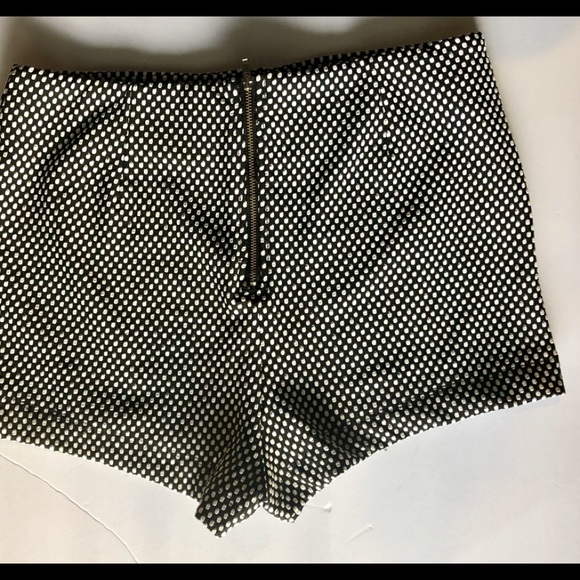 Shorts - Picture 3 of 6